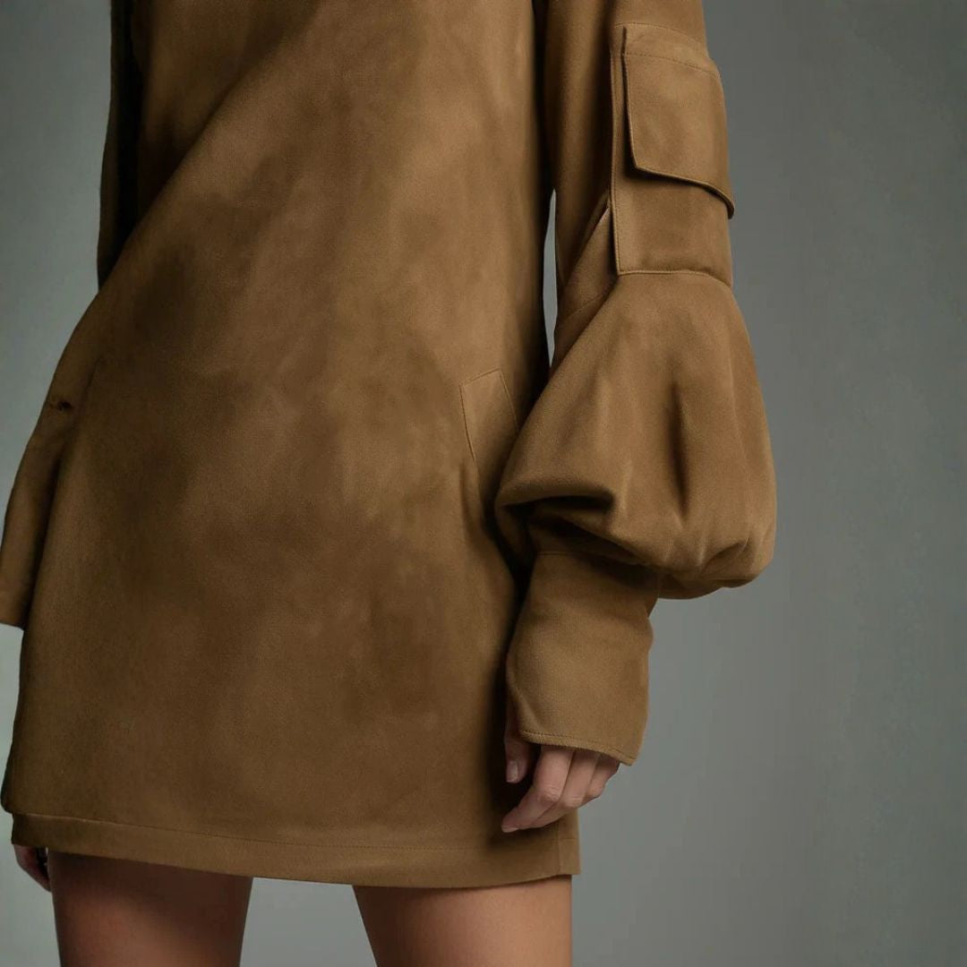 Solan Marseille | Mini-robe ample en suédine avec col montant